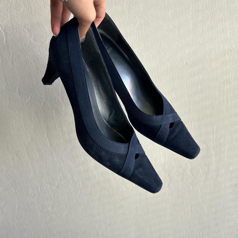 stuart weitzman pointed toe kitten heels